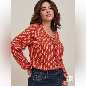 Torrid size 00x 10 M/L Dot Print Georgette Pintuck Button-Front Blouse